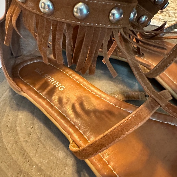 Call it Spring-Fringed Ankle Brown Leather Sandals.  Size 10. - Picture 3 of 5